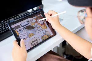 ถ่ายรูปงานศิลปะแล้วโพสต์ออนไลน์ได้หรือไม่? เรียนรู้หลักลิขสิทธิ์ การให้เครดิตศิลปิน และข้อควรระวังในการใช้ภาพอย่างถูกต้อง เพื่อหลีกเลี่ยงปัญหาทางกฎหมายในยุคดิจิทัล