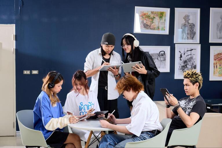 เรียน Digital Arts & Design ตกงานไหม? เจาะบทบาท AI ในงานออกแบบ พร้อมเทคนิคใช้ Generative AI, Prompt และ Creative Thinking เพื่อก้าวสู่นักออกแบบยุคใหม่