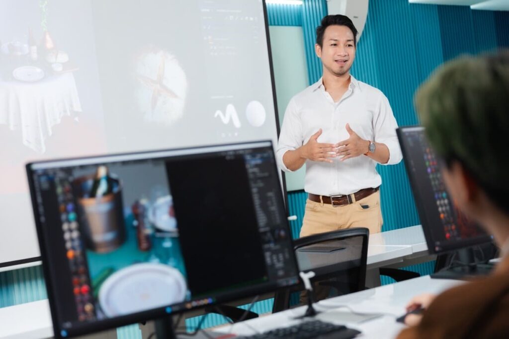 AI ออกแบบกราฟิก, นักออกแบบกราฟิก,  เทคโนโลยีกับงานดีไซน์, โปรแกรมออกแบบด้วย AI, อนาคตนักออกแบบ, AI vs Human Design 